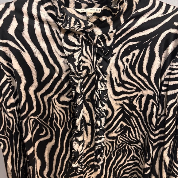 NWOT St. John Black and White Patterned Women’s Ruffled Blouse Sz 16 Fits as Lg - Picture 3 of 10